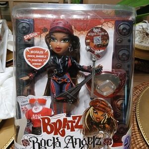 Bratz Rock Angelz Sasha Doll with Guitar - Black and Red